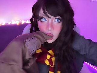 Hassle Potter - Asmr ❤️ Hermione Kissing The Sorting Hat ( Hermione Granger Cosplay