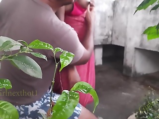 Sex At Outdoor - Bhabi Looks Beautiful In Red Saree Hither Bengali Boudi