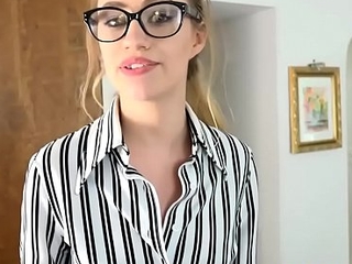 Teen realtor offers her pussy to convince her client